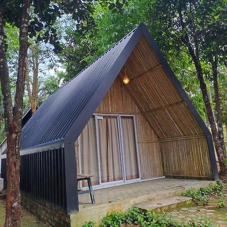 "D'Bamboo Kamp" Desa Wisata Ekang Lagoi Extérieur photo