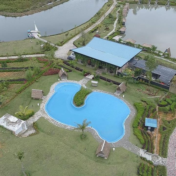 "D'Bamboo Kamp" Desa Wisata Ekang Lagoi Extérieur photo