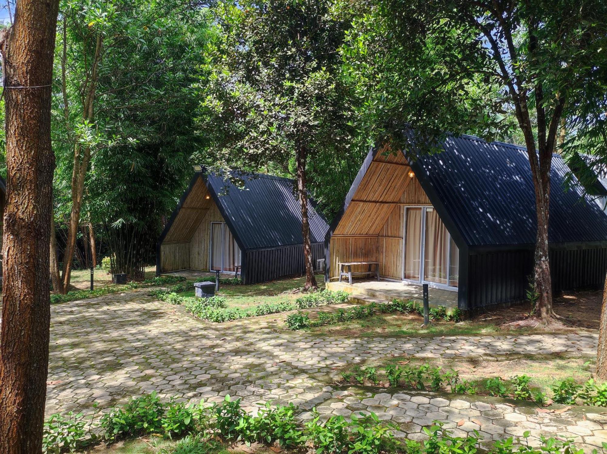 "D'Bamboo Kamp" Desa Wisata Ekang Lagoi Extérieur photo