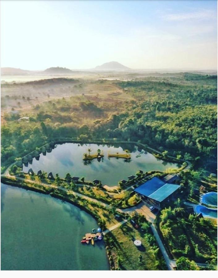 "D'Bamboo Kamp" Desa Wisata Ekang Lagoi Extérieur photo
