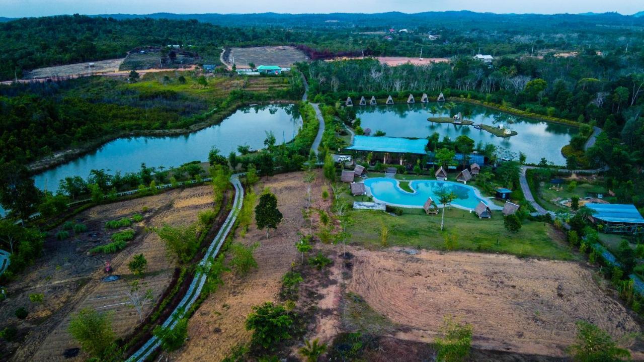 "D'Bamboo Kamp" Desa Wisata Ekang Lagoi Extérieur photo